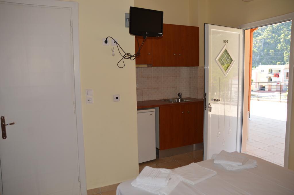 Marvi Hotel Kamena Vourla Exterior photo